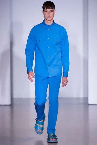 Look 10